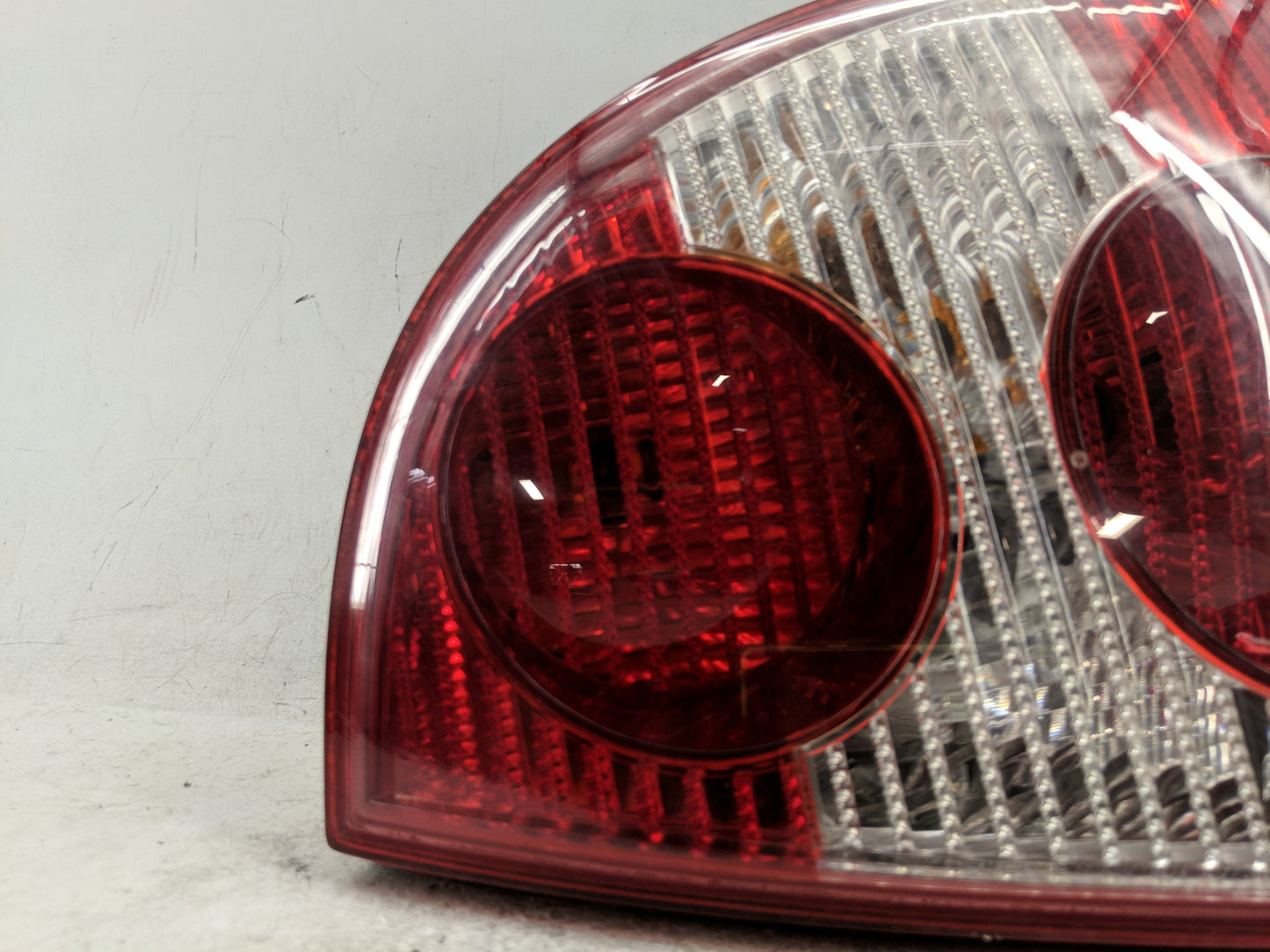 2001-2005 Volkswagen Passat Tail Light Assembly Passenger Right OEM Fits Fits 2001 2002 2003 2004 2005 OEM Used Auto Parts -