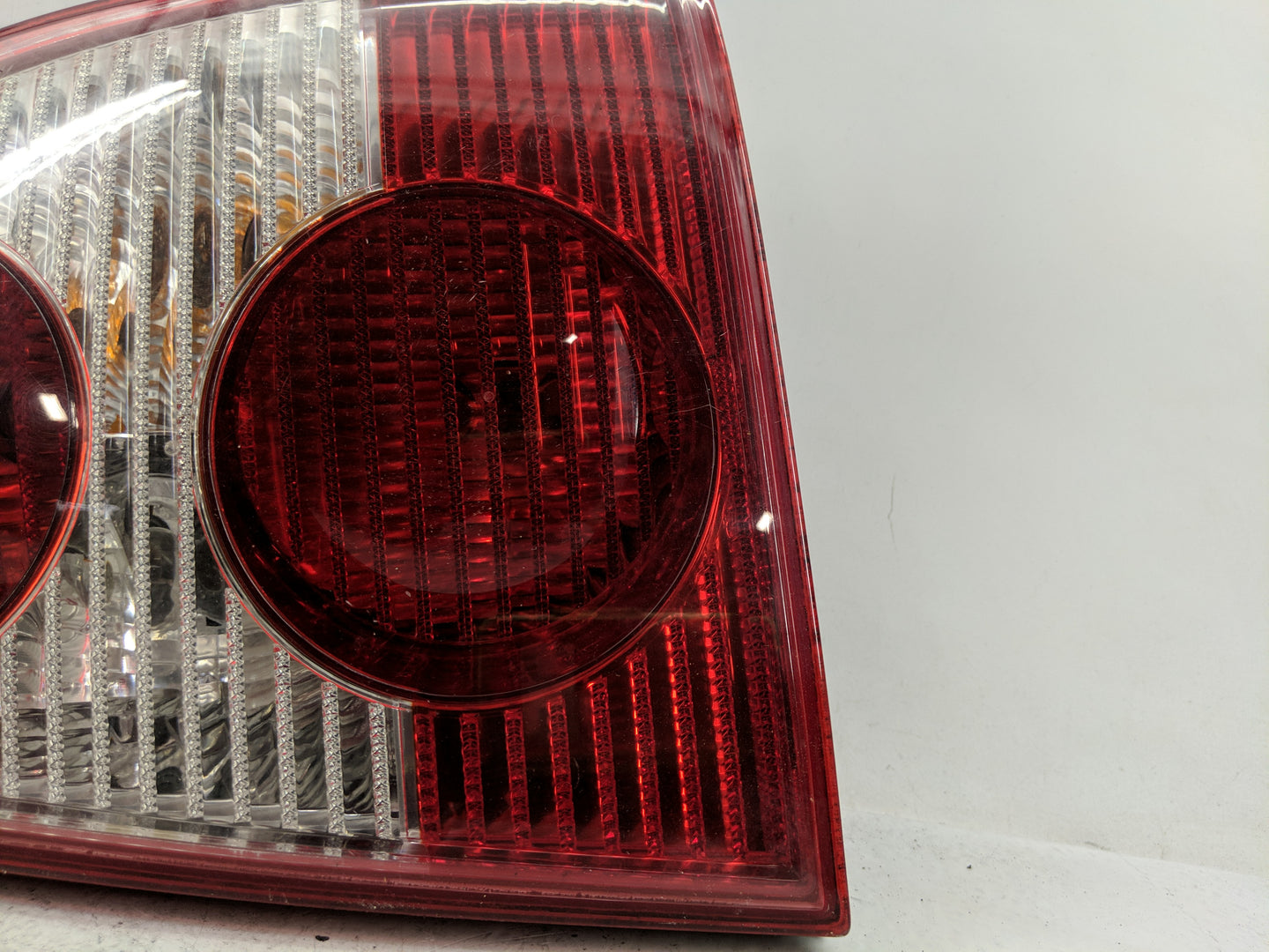 2001-2005 Volkswagen Passat Tail Light Assembly Passenger Right OEM Fits Fits 2001 2002 2003 2004 2005 OEM Used Auto Parts -
