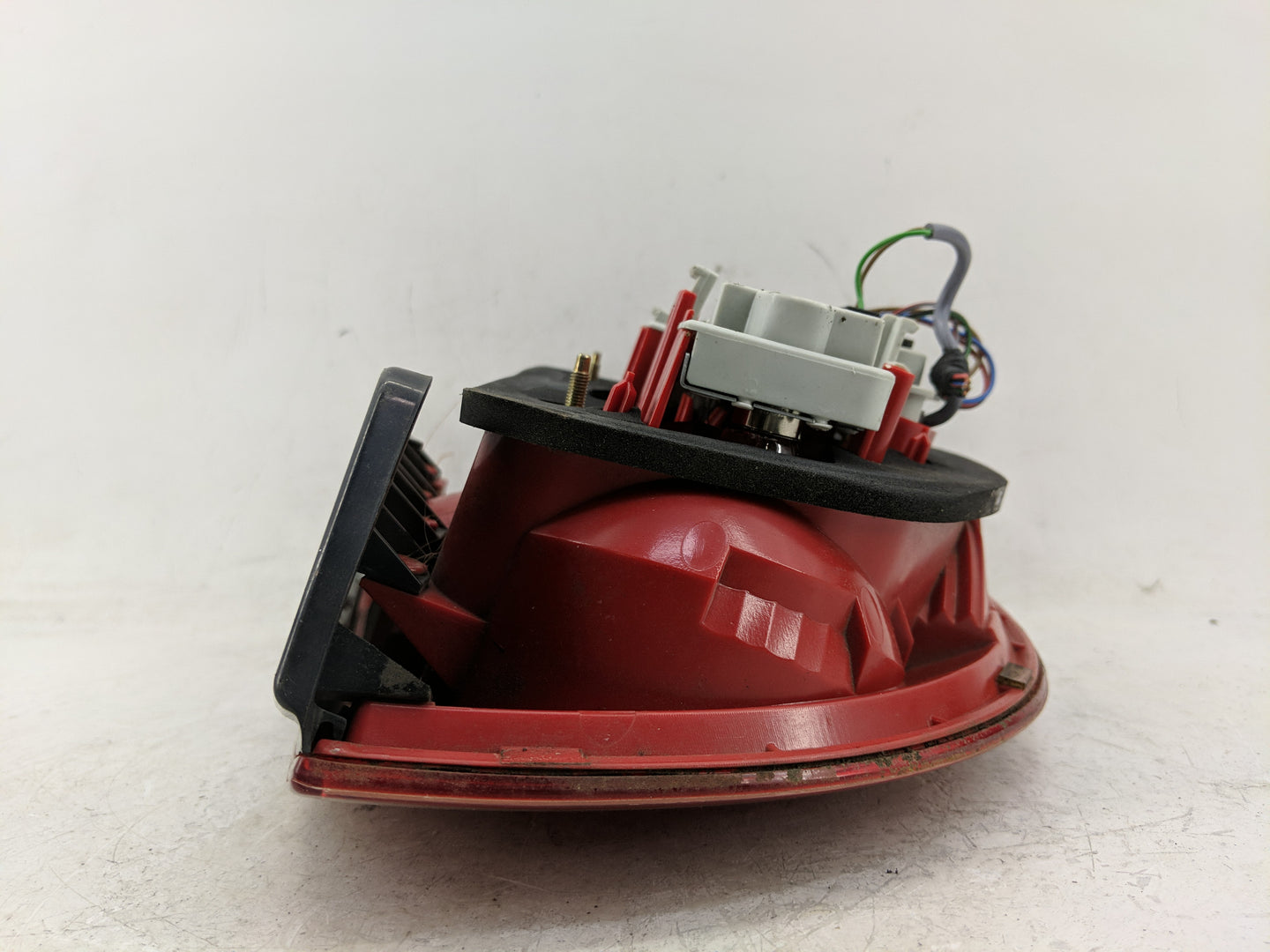 2001-2005 Volkswagen Passat Tail Light Assembly Passenger Right OEM Fits Fits 2001 2002 2003 2004 2005 OEM Used Auto Parts -