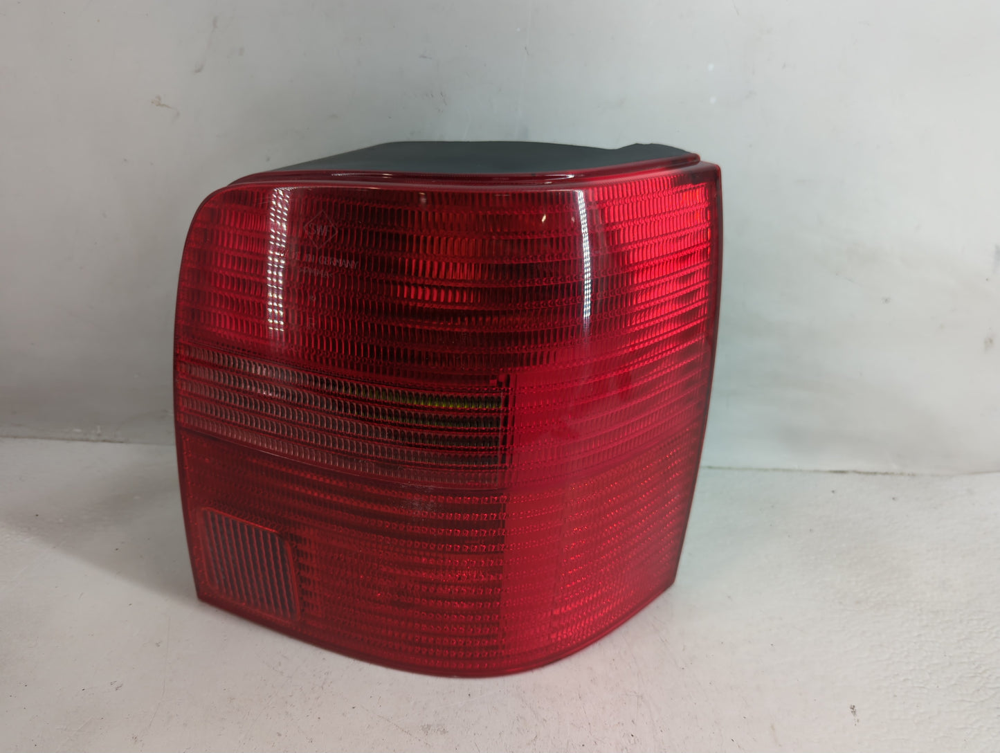 2001 Volkswagen Passat Tail Light Assembly Passenger Right OEM Fits OEM Used Auto Parts - Oemusedautoparts1.com