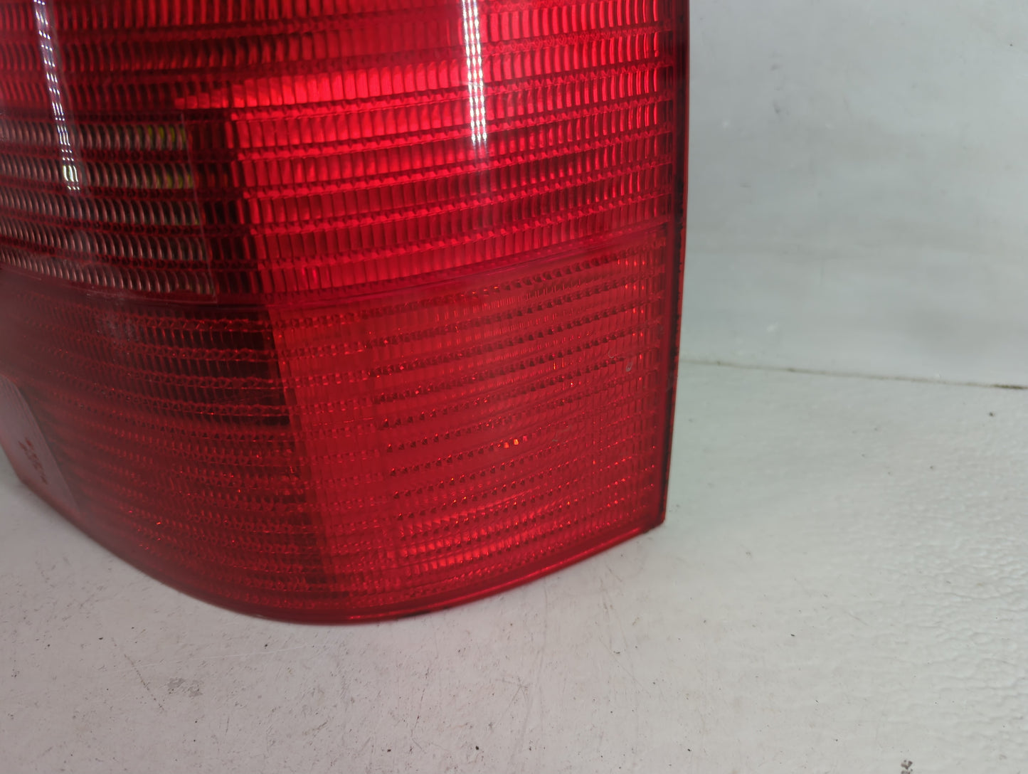 2001 Volkswagen Passat Tail Light Assembly Passenger Right OEM Fits OEM Used Auto Parts - Oemusedautoparts1.com
