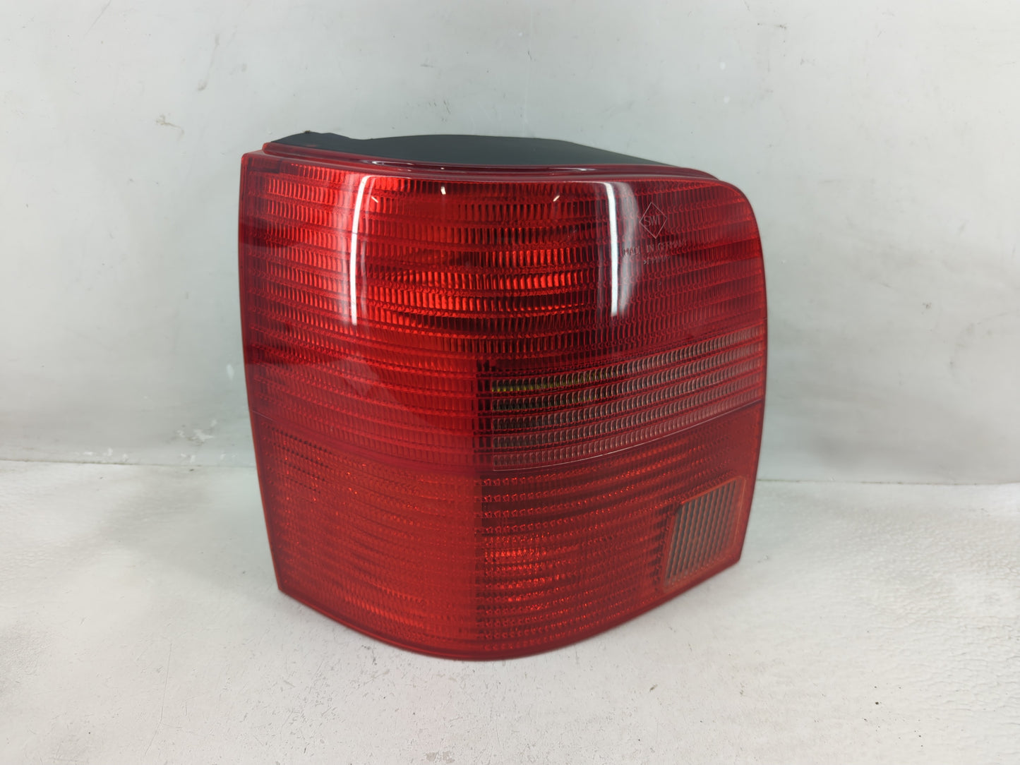 2001 Volkswagen Passat Tail Light Assembly Passenger Right OEM P/N:3B9 945 257 Fits OEM Used Auto Parts - Oemusedautoparts1.