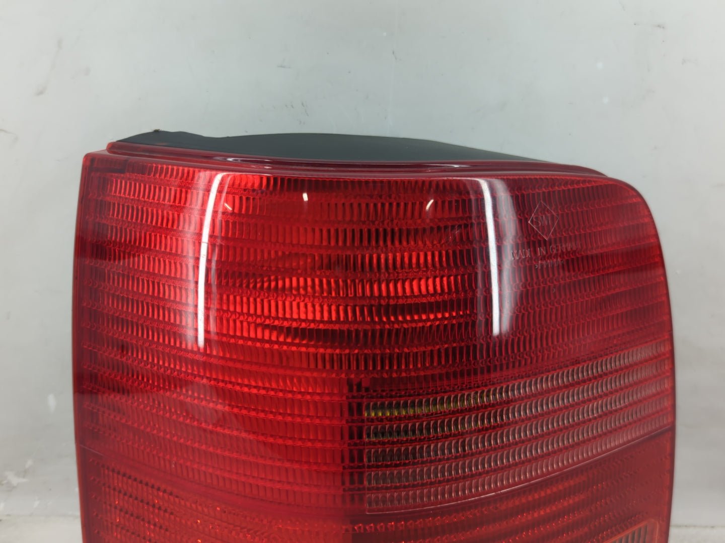 2001 Volkswagen Passat Tail Light Assembly Passenger Right OEM P/N:3B9 945 257 Fits OEM Used Auto Parts - Oemusedautoparts1.