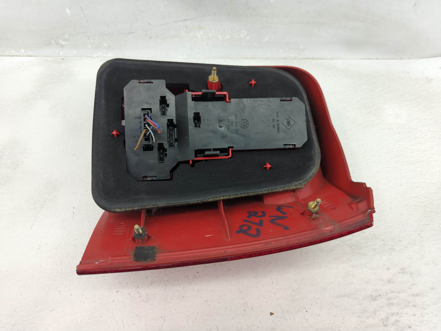 2001 Volkswagen Passat Tail Light Assembly Passenger Right OEM P/N:3B9 945 257 Fits OEM Used Auto Parts - Oemusedautoparts1.