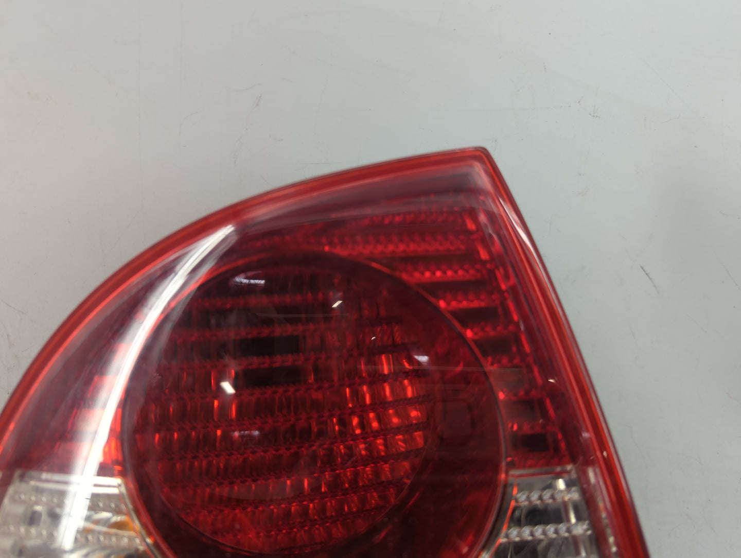 1998-2001 Volkswagen Passat Tail Light Assembly Driver Left OEM P/N:28409015 Fits Fits 1998 1999 2000 2001 OEM Used Auto Par
