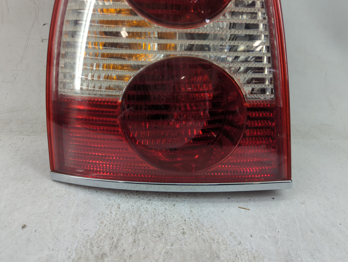 1998-2001 Volkswagen Passat Tail Light Assembly Driver Left OEM P/N:28409015 Fits Fits 1998 1999 2000 2001 OEM Used Auto Par