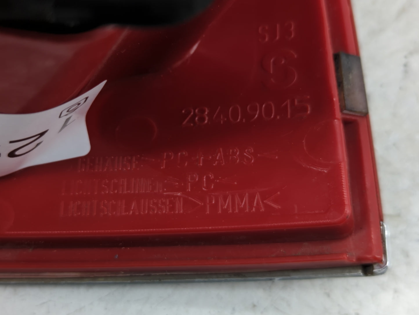 1998-2001 Volkswagen Passat Tail Light Assembly Driver Left OEM P/N:28409015 Fits Fits 1998 1999 2000 2001 OEM Used Auto Par