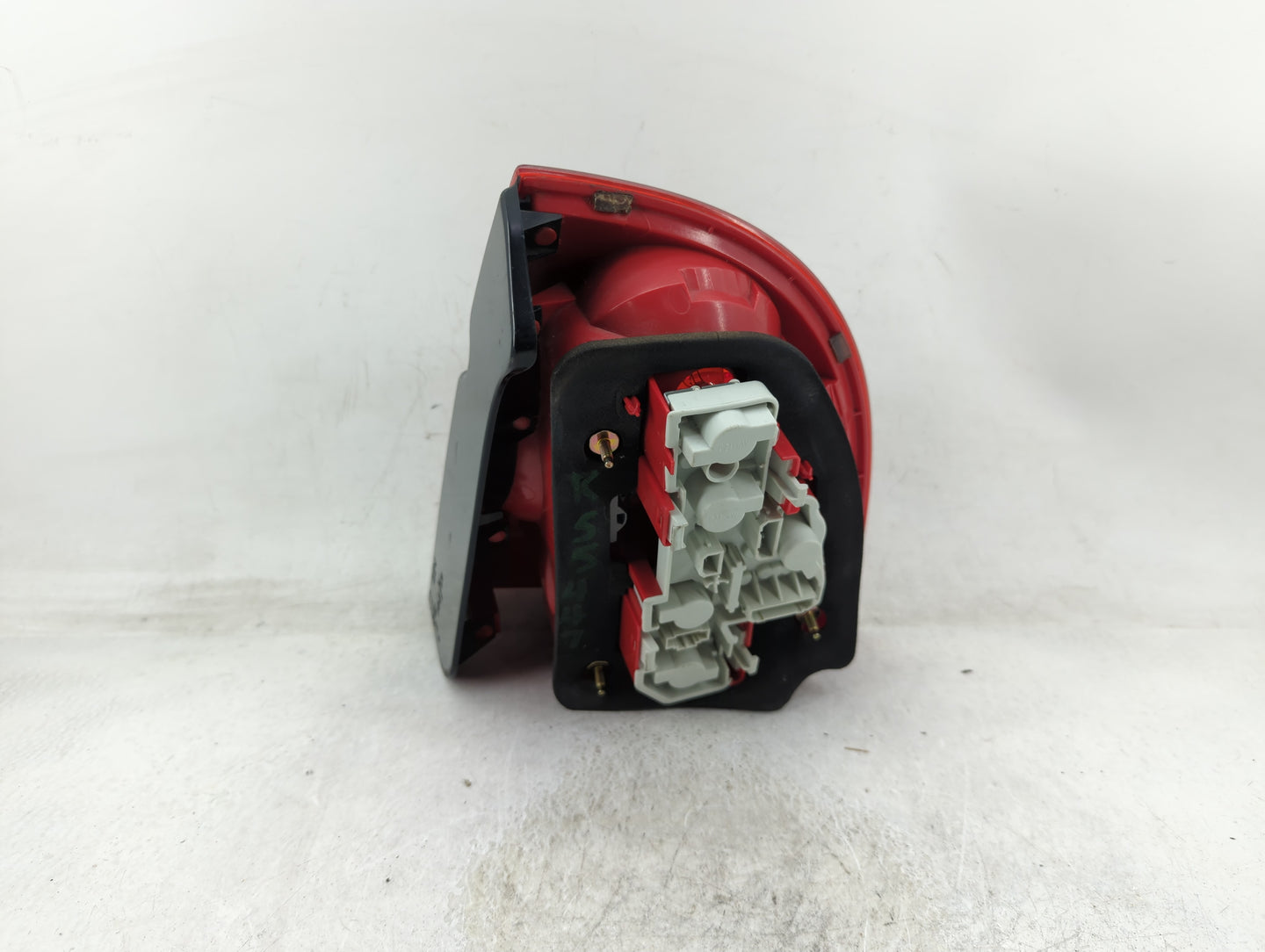 1998-2001 Volkswagen Passat Tail Light Assembly Driver Left OEM P/N:28409015 Fits Fits 1998 1999 2000 2001 OEM Used Auto Par