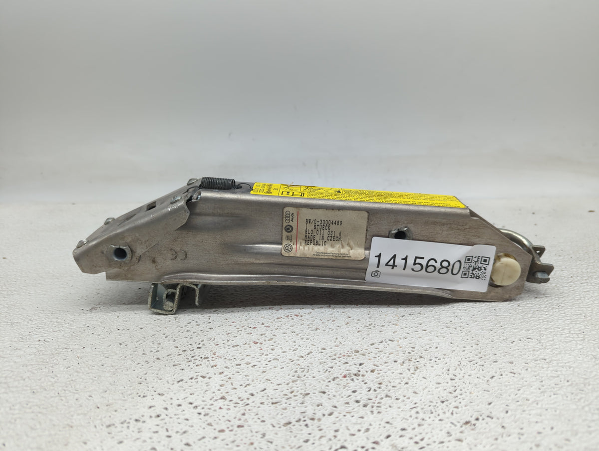 2001 Volkswagen Passat Spare Scissor Car Jack - Oemusedautoparts1.com