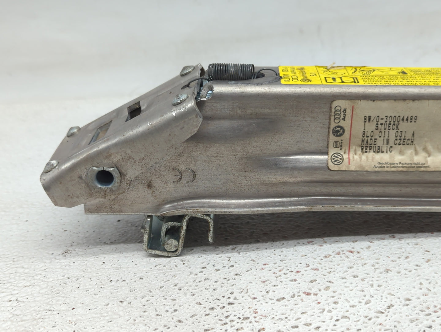 2001 Volkswagen Passat Spare Scissor Car Jack - Oemusedautoparts1.com