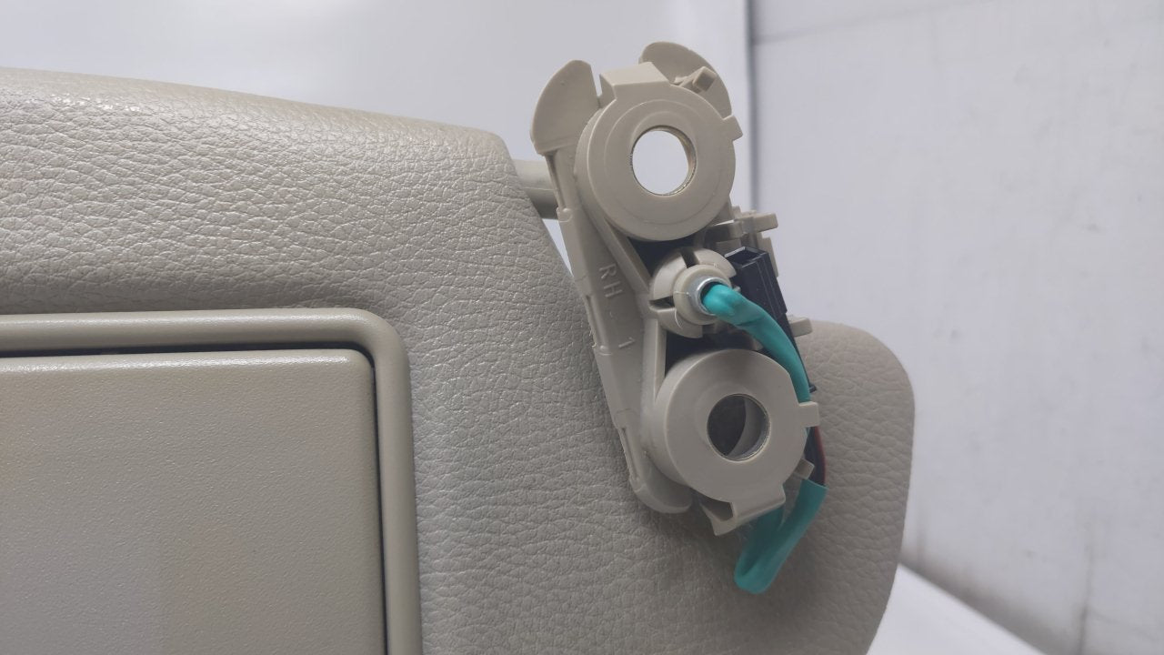 2001 Volvo S60 Sun Visor Shade Replacement Passenger Right Mirror Fits OEM Used Auto Parts - Oemusedautoparts1.com