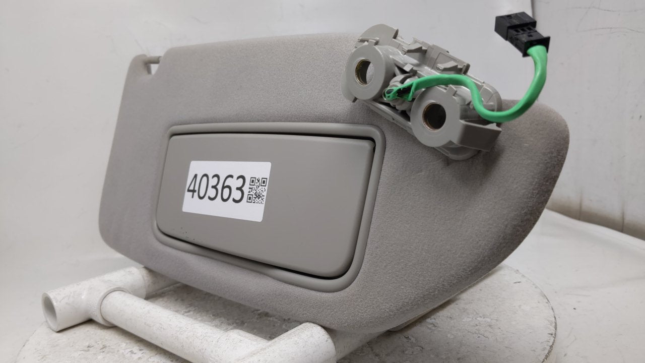 2001 Volvo S60 Sun Visor Shade Replacement Passenger Right Mirror Fits OEM Used Auto Parts - Oemusedautoparts1.com