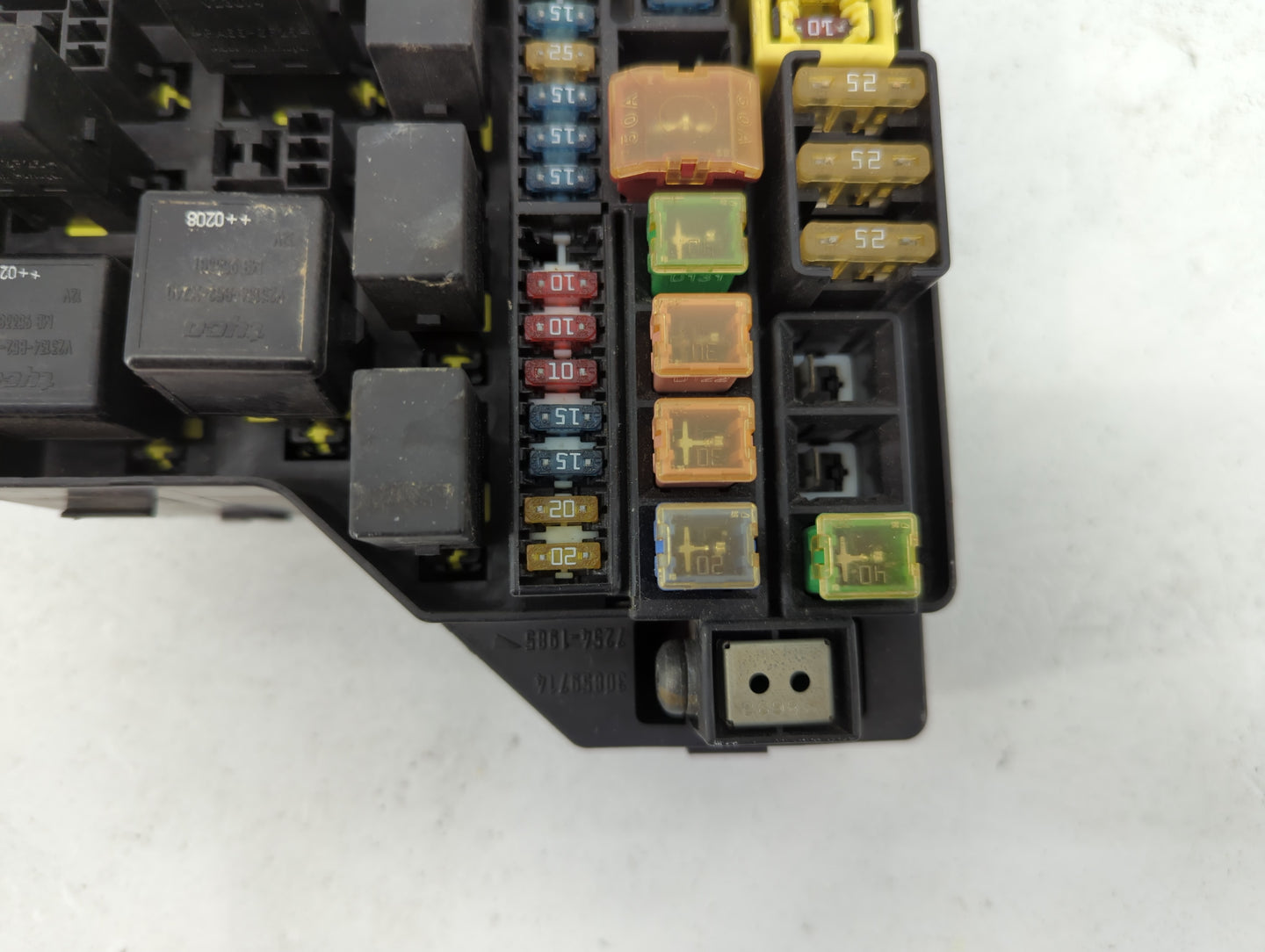 2001-2003 Volvo V40 Fusebox Fuse Box Panel Relay Module P/N:30859714 7254-1985 Fits Fits 2001 2002 2003 OEM Used Auto Parts 