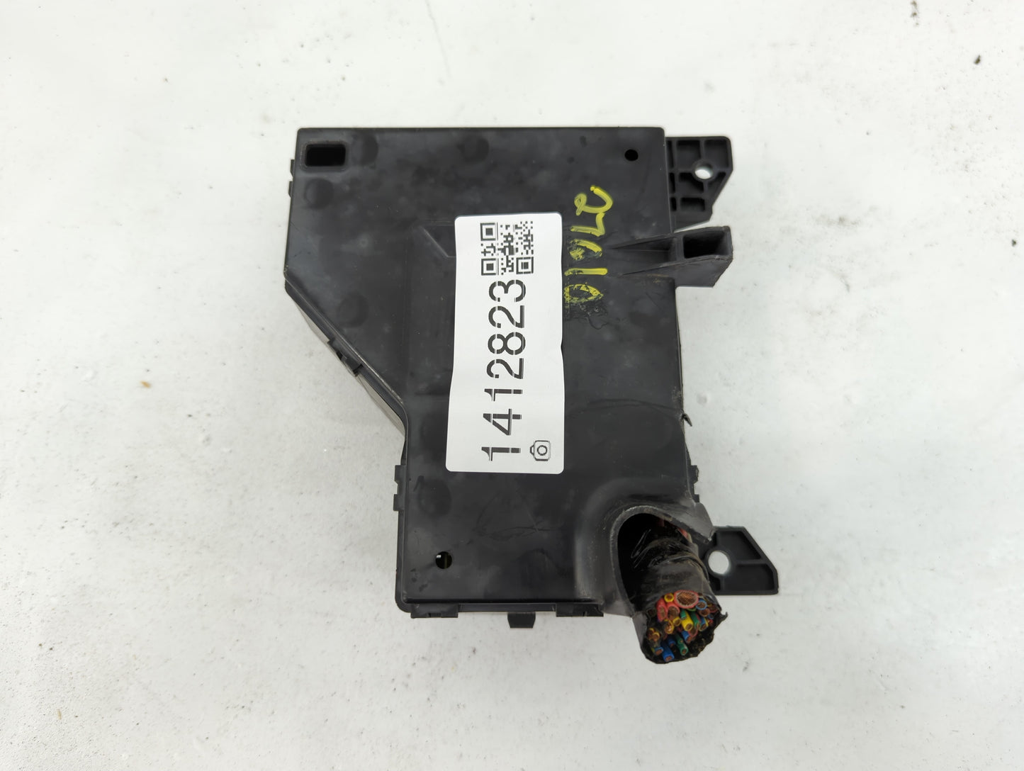 2001-2003 Volvo V40 Fusebox Fuse Box Panel Relay Module P/N:30859714 7254-1985 Fits Fits 2001 2002 2003 OEM Used Auto Parts 
