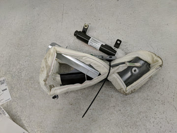 2001 Volvo V70 Air Bag Driver Left Steering Wheel Mounted P/N:9141638 Fits OEM Used Auto Parts - Oemusedautoparts1.com