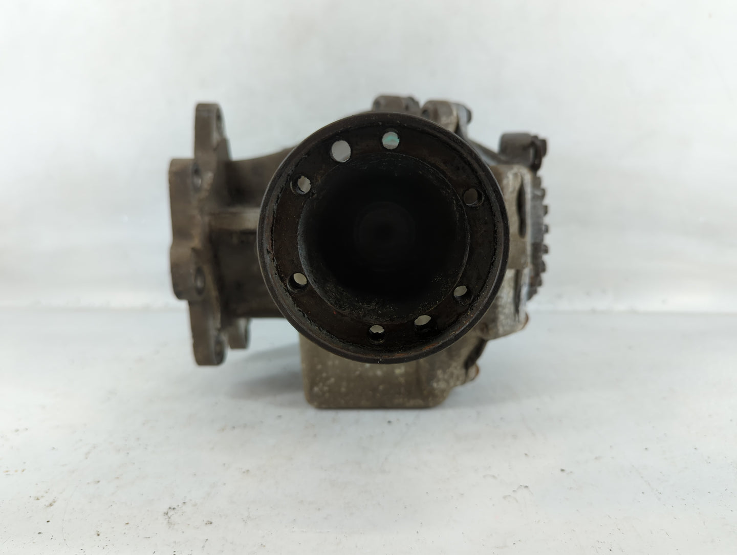 2001-2002 Volvo V70 Axle Carrier Differential Assembly Fits Fits 2001 2002 OEM Used Auto Parts - Oemusedautoparts1.com