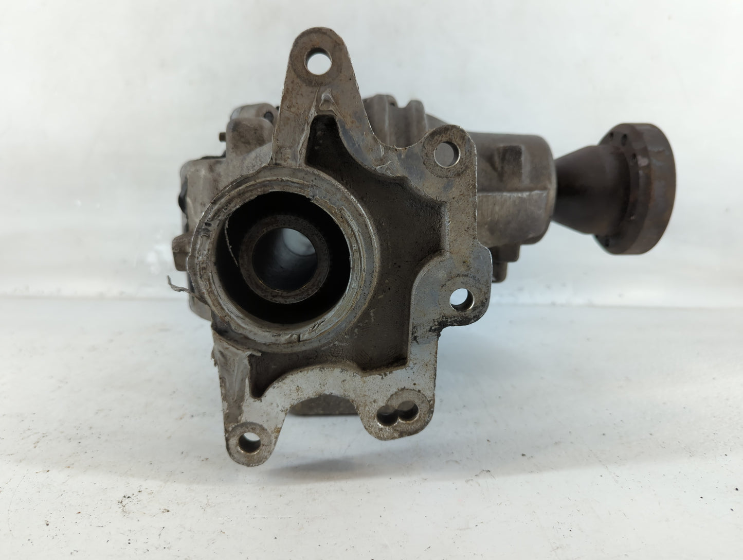 2001-2002 Volvo V70 Axle Carrier Differential Assembly Fits Fits 2001 2002 OEM Used Auto Parts - Oemusedautoparts1.com