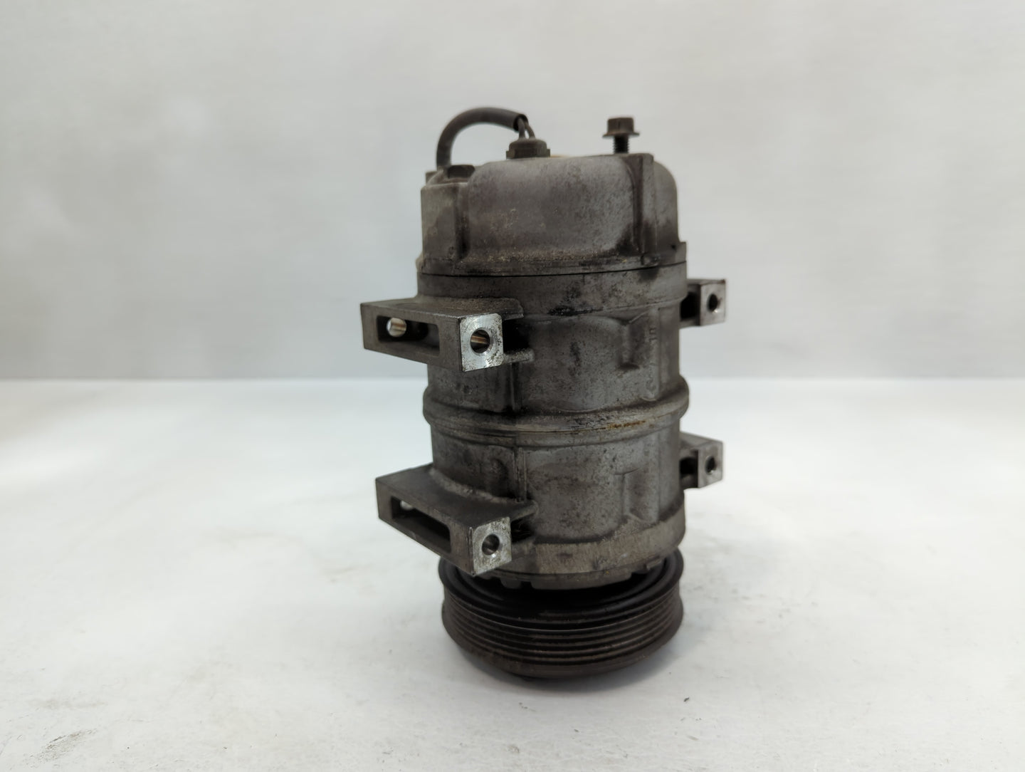 2001-2002 Volvo V70 Air Conditioning A/c Ac Compressor Oem - Oemusedautoparts1.com