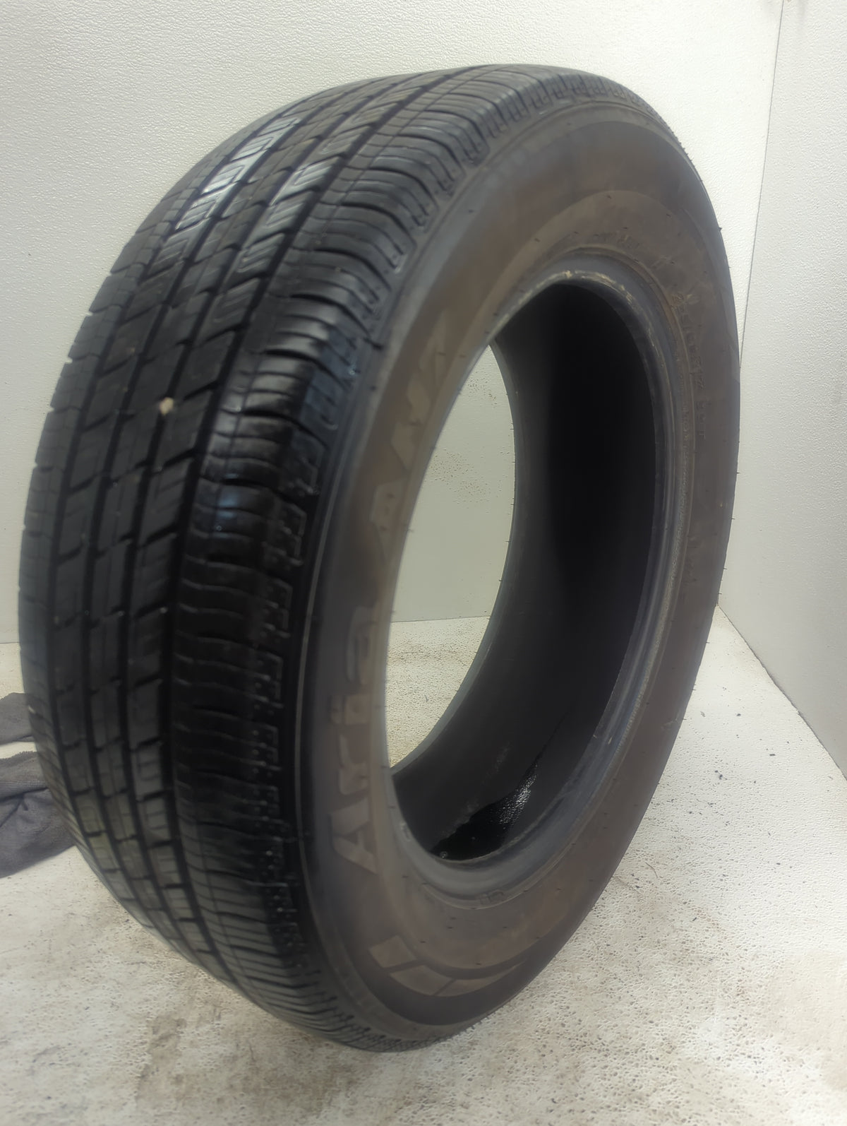 Used Tire 225/60R17 NEXEN ARIA AH7 99T - Tread Depth 9/32 - Oemusedautoparts1.com