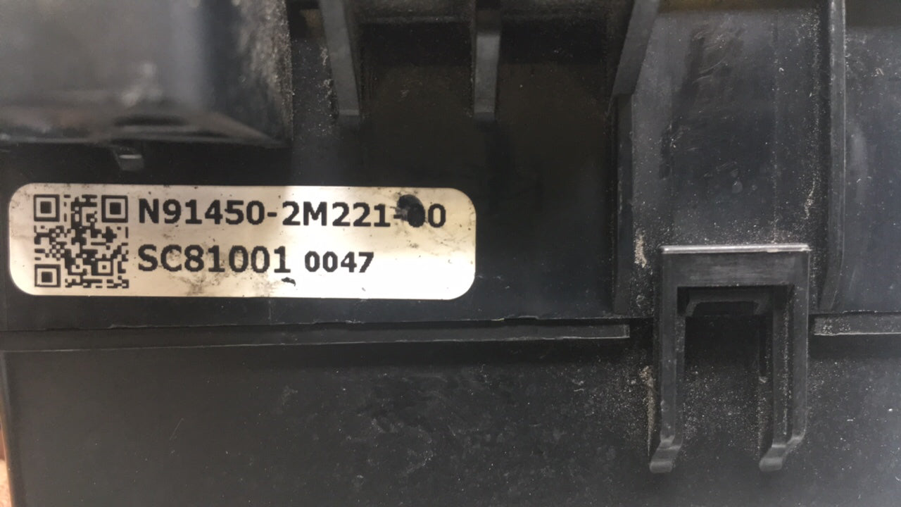 2001-2002 Acura Mdx Fusebox Fuse Box Panel Relay Module P/N:N91450-2M22100 Fits Fits 2001 2002 OEM Used Auto Parts - Oemused