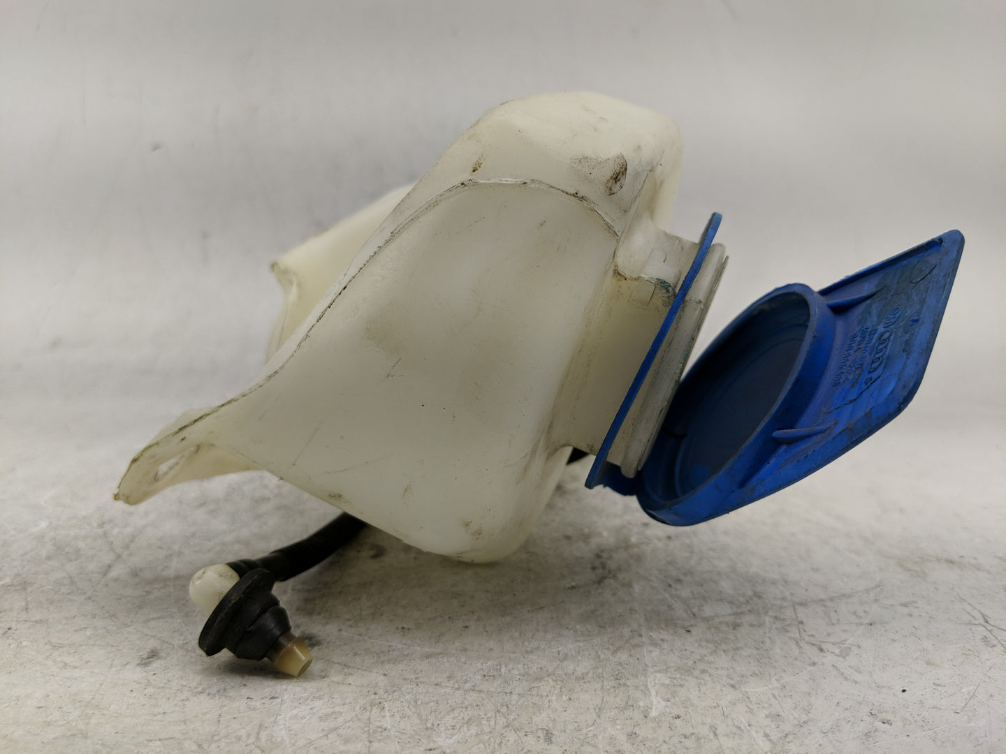 2002-2005 Audi A4 Windshield Washer Fluid Reservoir Bottle Oem - Oemusedautoparts1.com