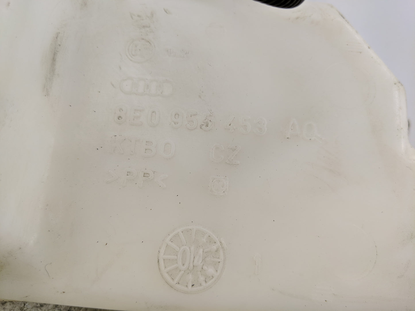 2002-2005 Audi A4 Windshield Washer Fluid Reservoir Bottle Oem - Oemusedautoparts1.com