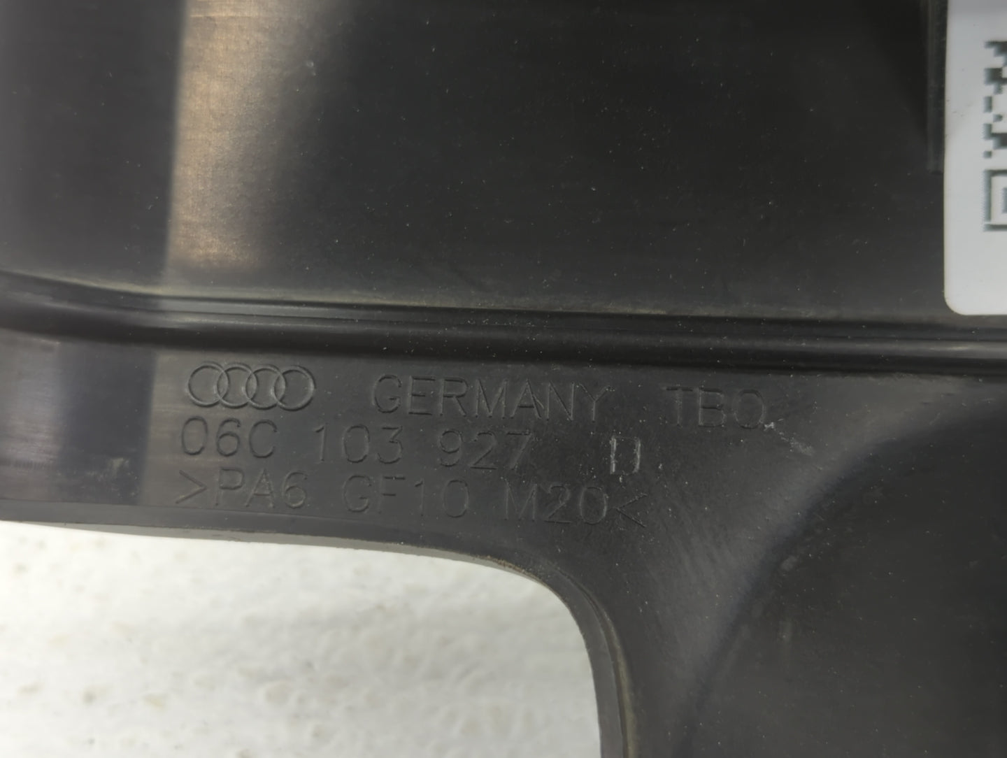 2002 Audi A4 Engine Cover - Oemusedautoparts1.com