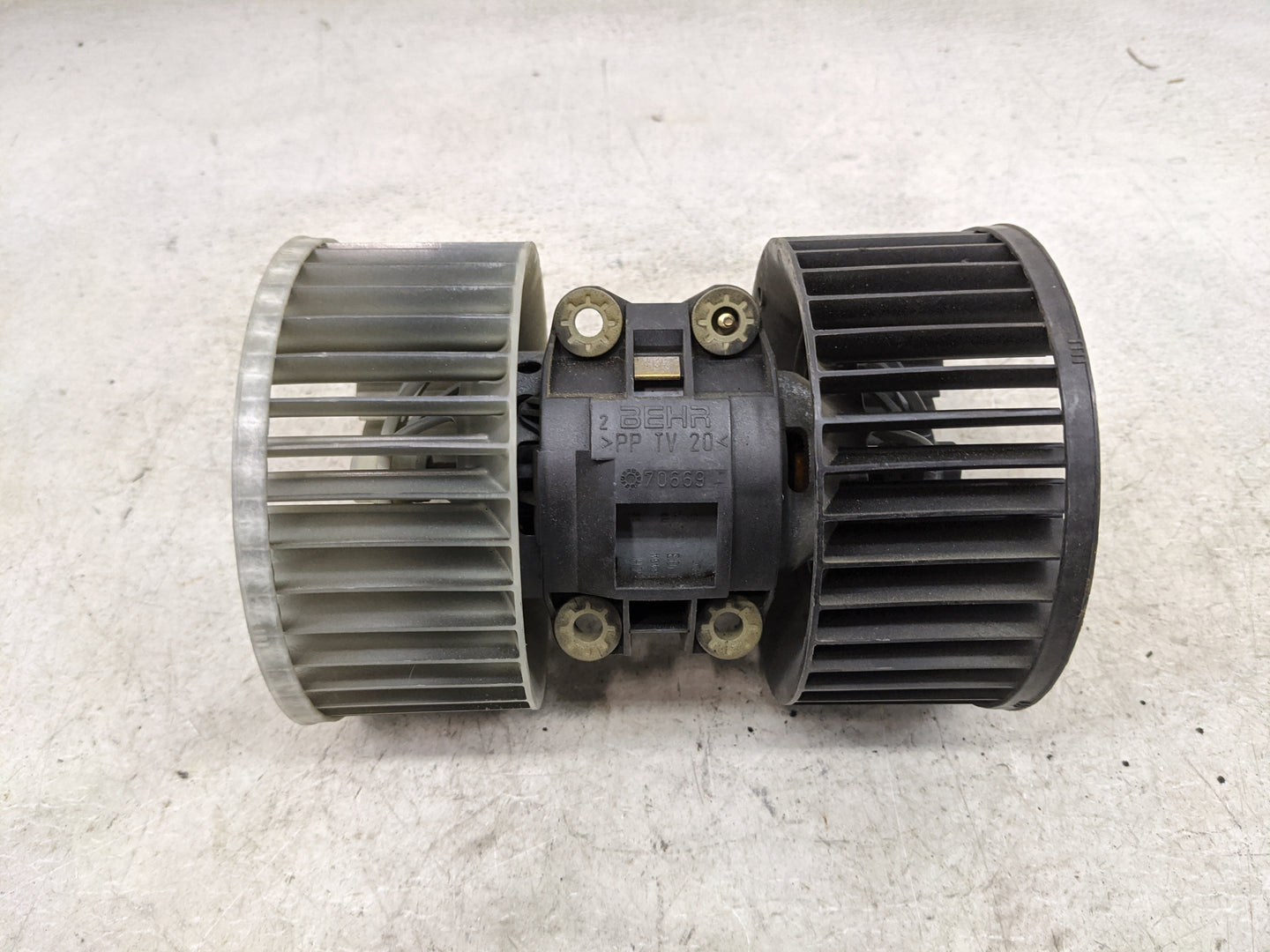 2002 Bmw 325ci Heater AC Blower Motor P/N:70669 Fits Fits 2001 2003 2004 2005 2006 2007 2008 2009 2010 OEM Used Auto Parts -