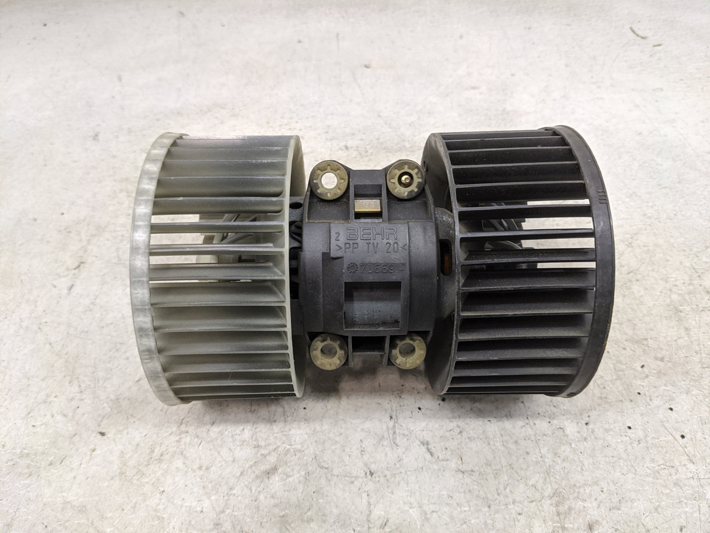 2002 Bmw 325ci Heater AC Blower Motor P/N:70669 Fits Fits 2001 2003 2004 2005 2006 2007 2008 2009 2010 OEM Used Auto Parts -