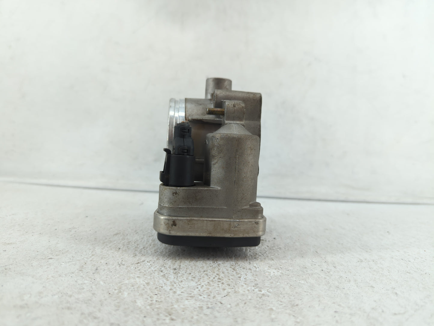 2001-2005 Bmw 325i Throttle Body P/N:7 502 444 7502444 Fits Fits 2001 2002 2003 2004 2005 2006 OEM Used Auto Parts - Oemused