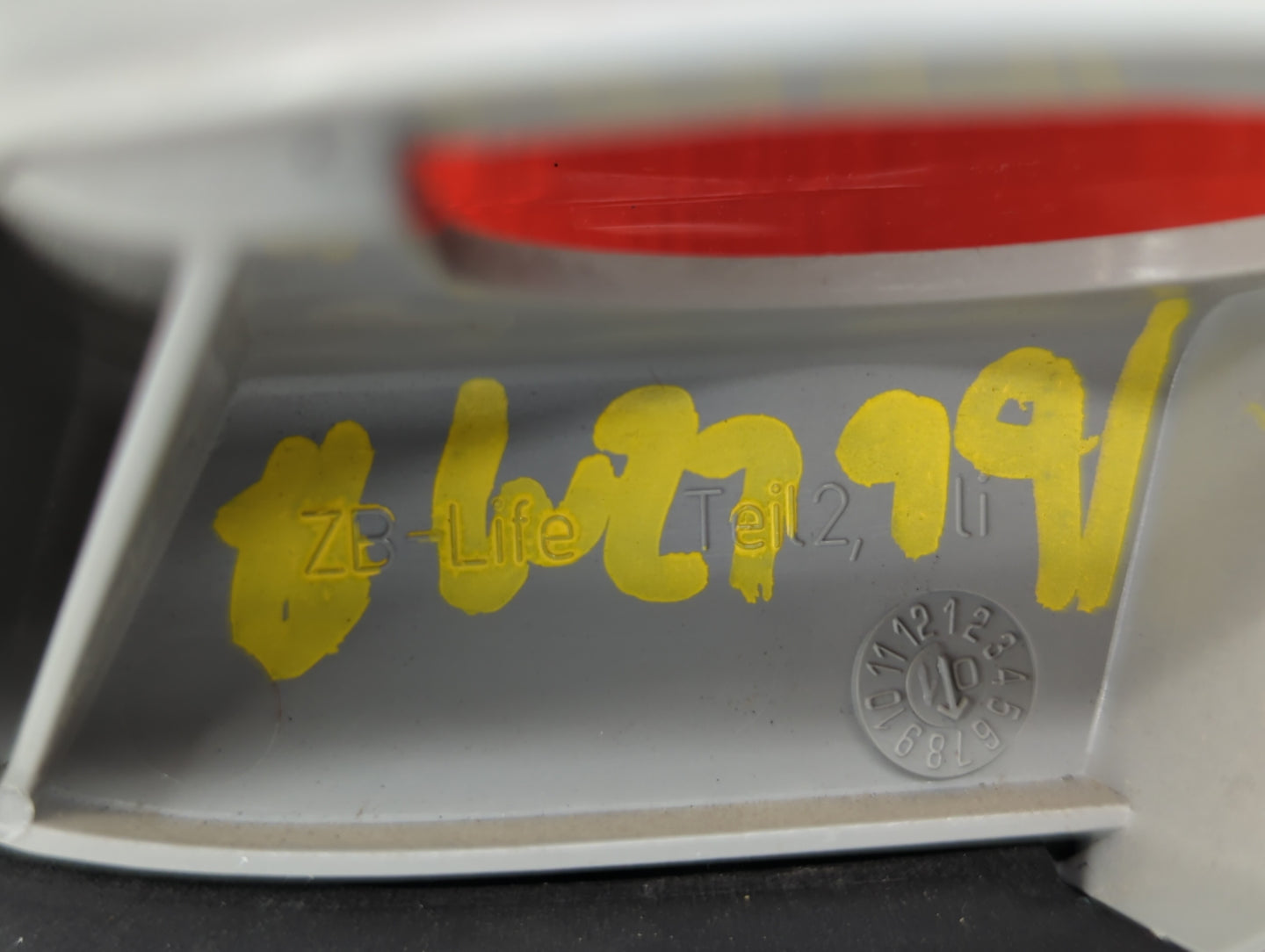 2002-2005 Bmw 325i Tail Light Assembly Driver Left OEM P/N:6907945 Fits Fits 2002 2003 2004 2005 OEM Used Auto Parts - Oemus