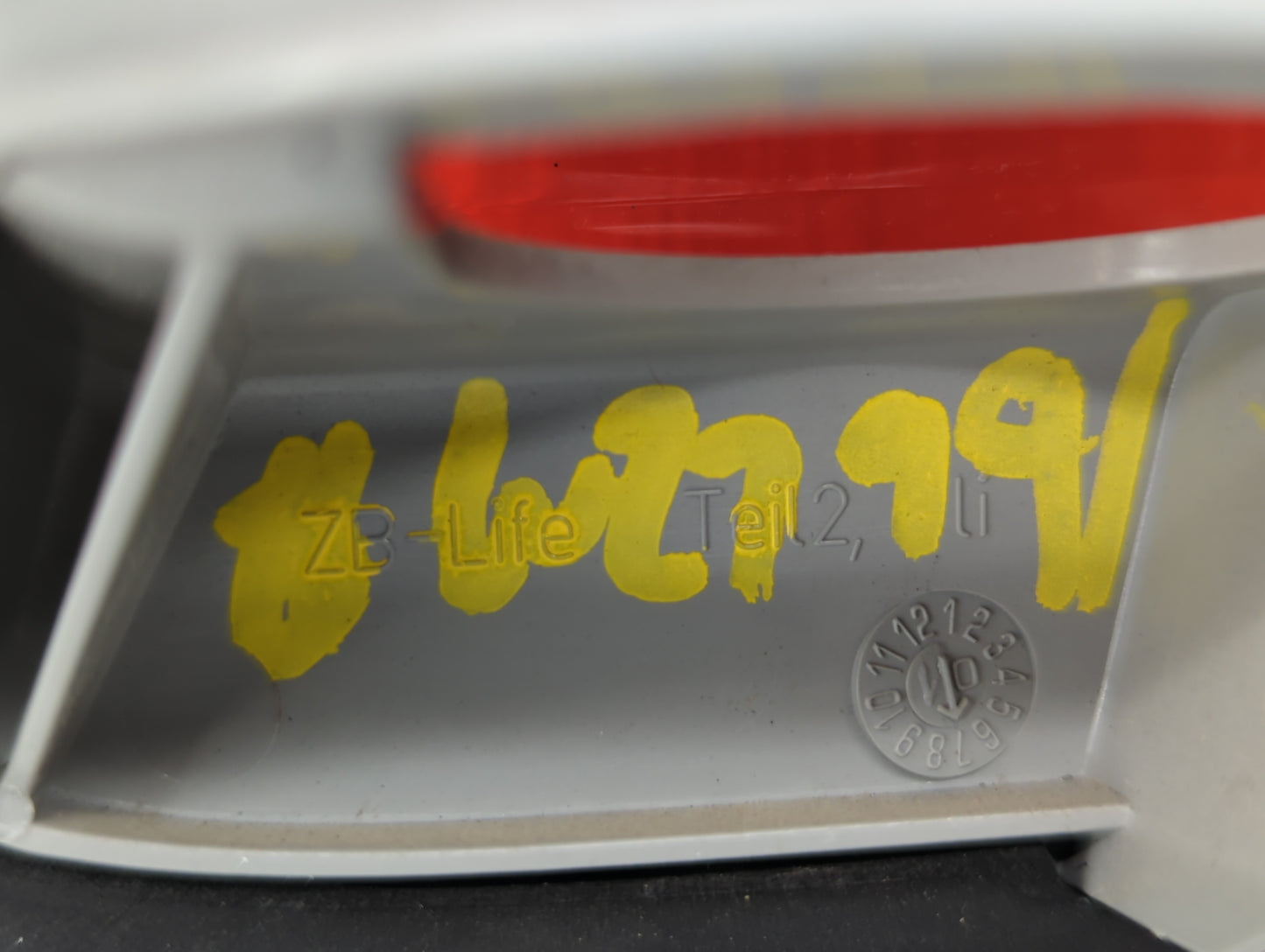 2002-2005 Bmw 325i Tail Light Assembly Driver Left OEM P/N:6907945 Fits Fits 2002 2003 2004 2005 OEM Used Auto Parts - Oemus