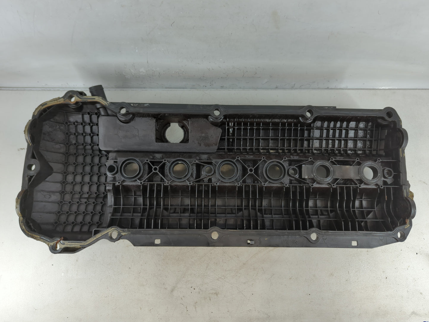 2002 Bmw 525i Driver Left Cylinder Head Valve Cover Fits OEM Used Auto Parts - Oemusedautoparts1.com