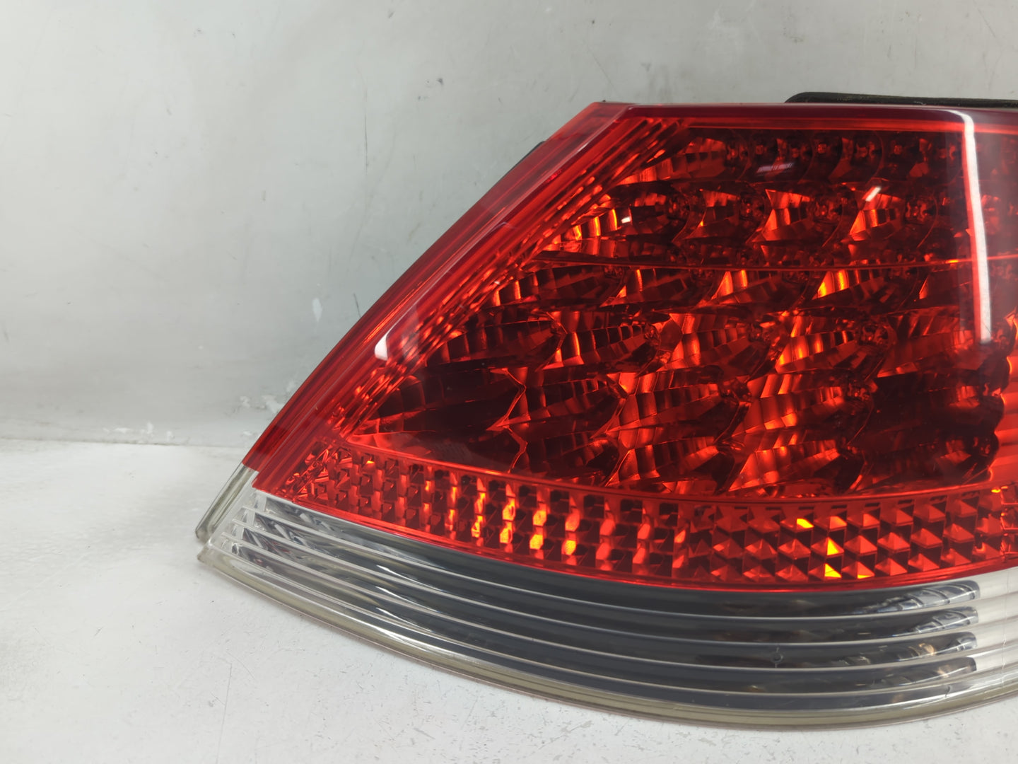 2002-2005 Bmw 745i Tail Light Assembly Passenger Right OEM P/N:155 514 Fits Fits 2002 2003 2004 2005 OEM Used Auto Parts - O
