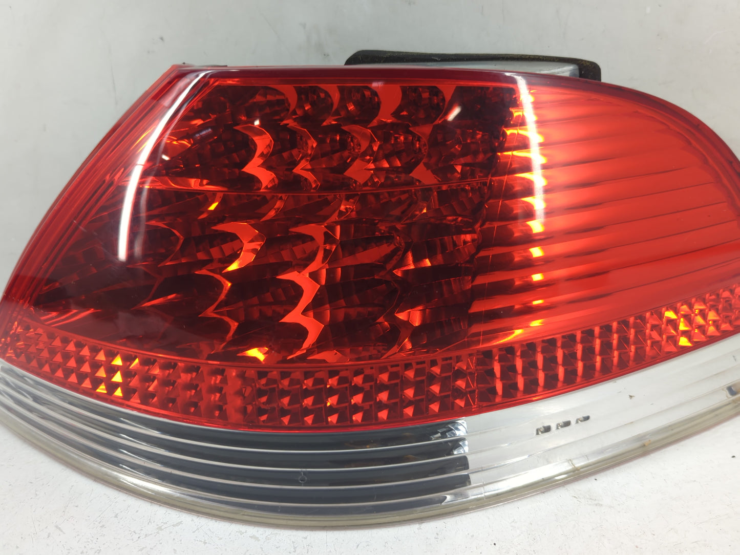 2002-2005 Bmw 745i Tail Light Assembly Passenger Right OEM P/N:155 514 Fits Fits 2002 2003 2004 2005 OEM Used Auto Parts - O