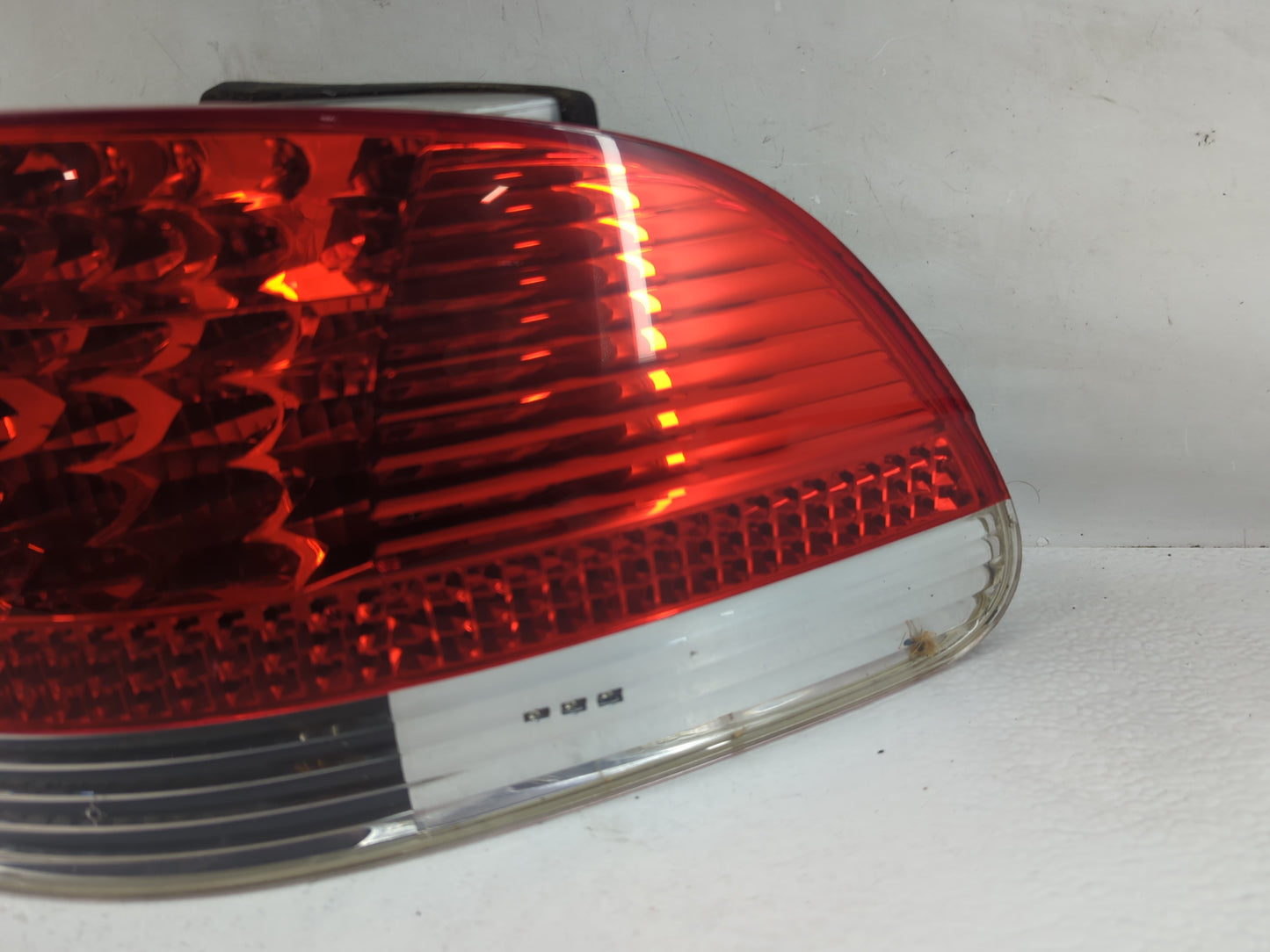 2002-2005 Bmw 745i Tail Light Assembly Passenger Right OEM P/N:155 514 Fits Fits 2002 2003 2004 2005 OEM Used Auto Parts - O