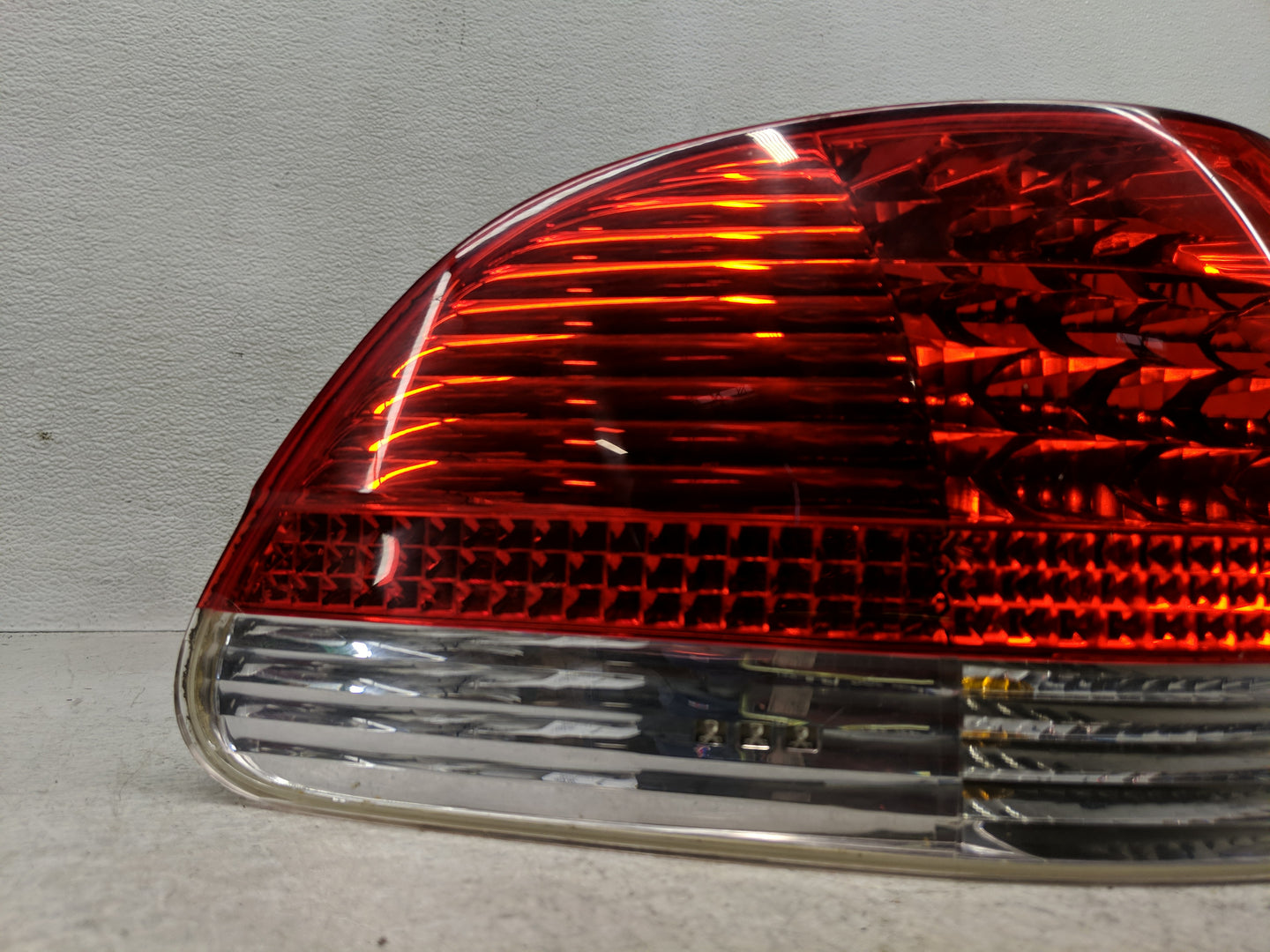 2002-2005 Bmw 745i Tail Light Assembly Driver Left OEM Fits Fits 2002 2003 2004 2005 OEM Used Auto Parts - Oemusedautoparts1