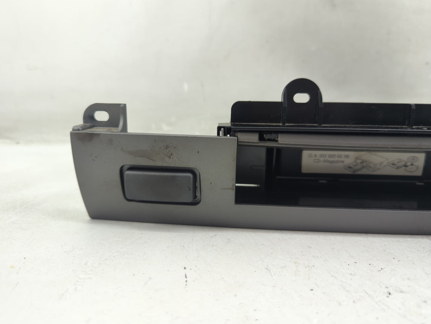 2002 Bmw 745i Radio AM FM Cd Player Receiver Replacement P/N:6 923 547 Fits OEM Used Auto Parts - Oemusedautoparts1.com