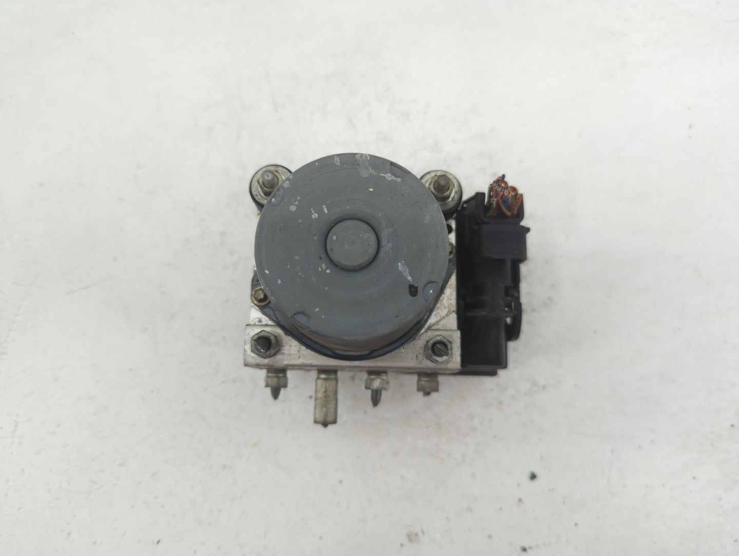 2002-2005 Bmw 745i ABS Pump Control Module Replacement P/N:0 265 231 Fits Fits 2002 2003 2004 2005 OEM Used Auto Parts - Oem
