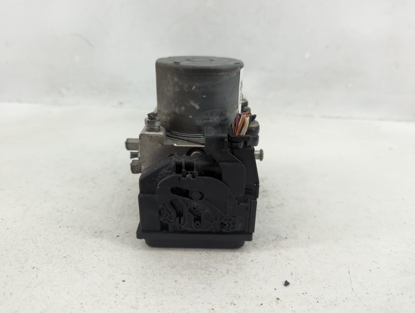 2002-2005 Bmw 745i ABS Pump Control Module Replacement P/N:0 265 231 Fits Fits 2002 2003 2004 2005 OEM Used Auto Parts - Oem
