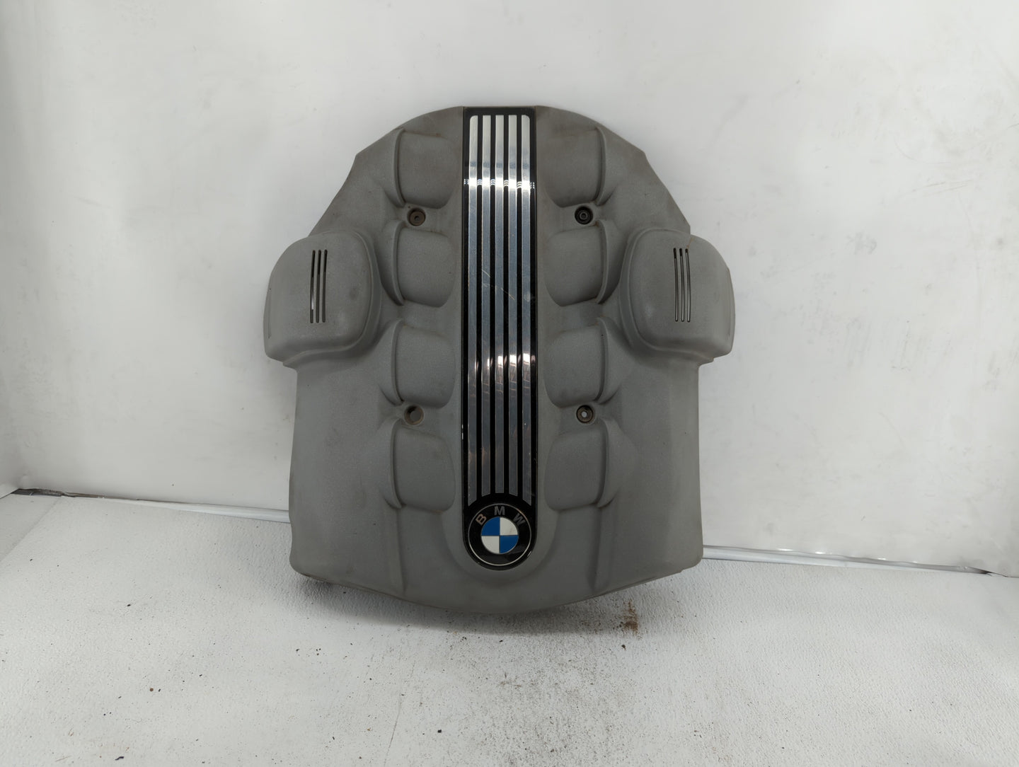 2002 Bmw 745i Engine Cover - Oemusedautoparts1.com