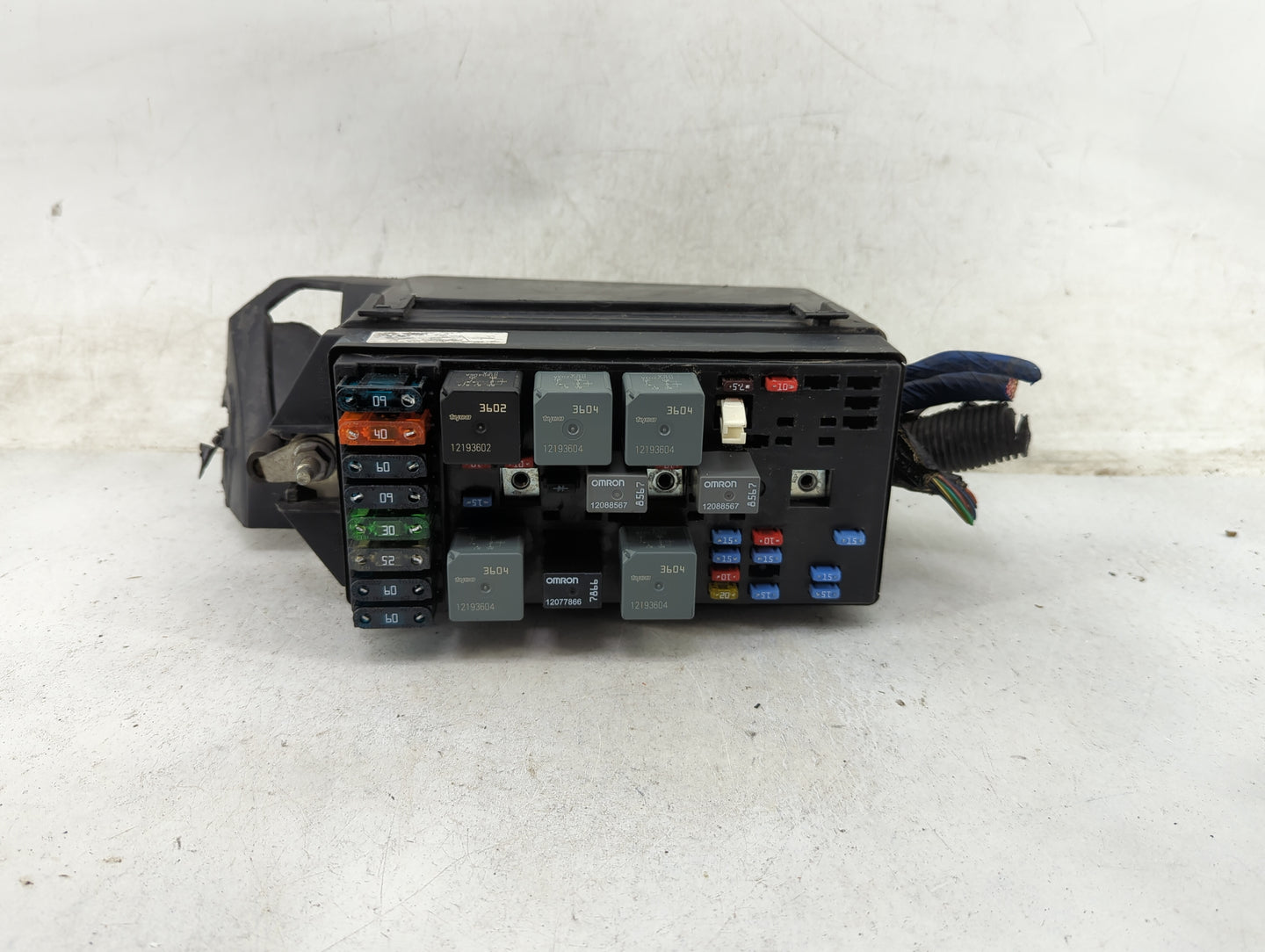 2000-2005 Buick Century Fusebox Fuse Box Panel Relay Module P/N:15404326 Fits Fits 2000 2001 2002 2003 2004 2005 OEM Used Au