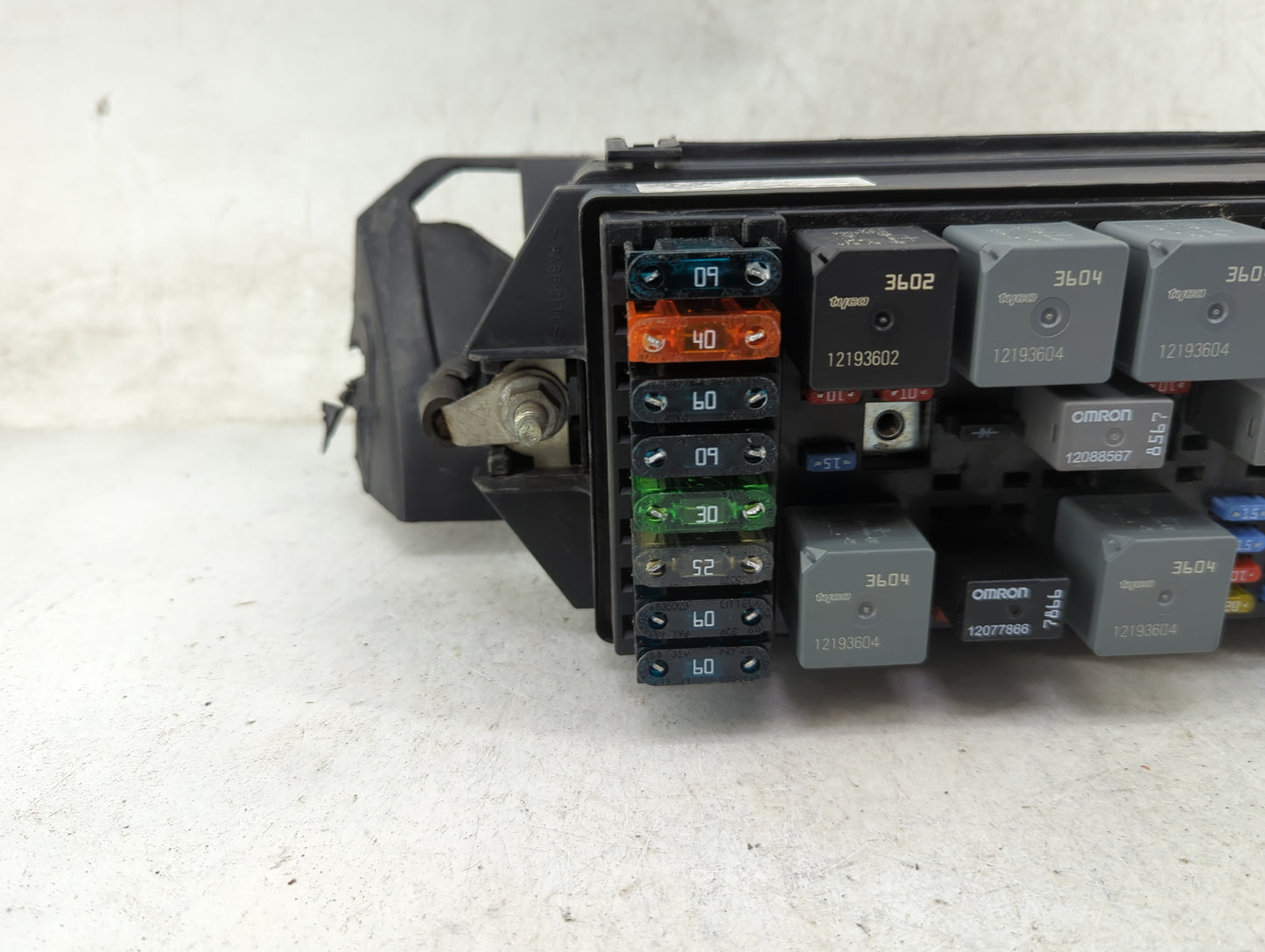 2000-2005 Buick Century Fusebox Fuse Box Panel Relay Module P/N:15404326 Fits Fits 2000 2001 2002 2003 2004 2005 OEM Used Au