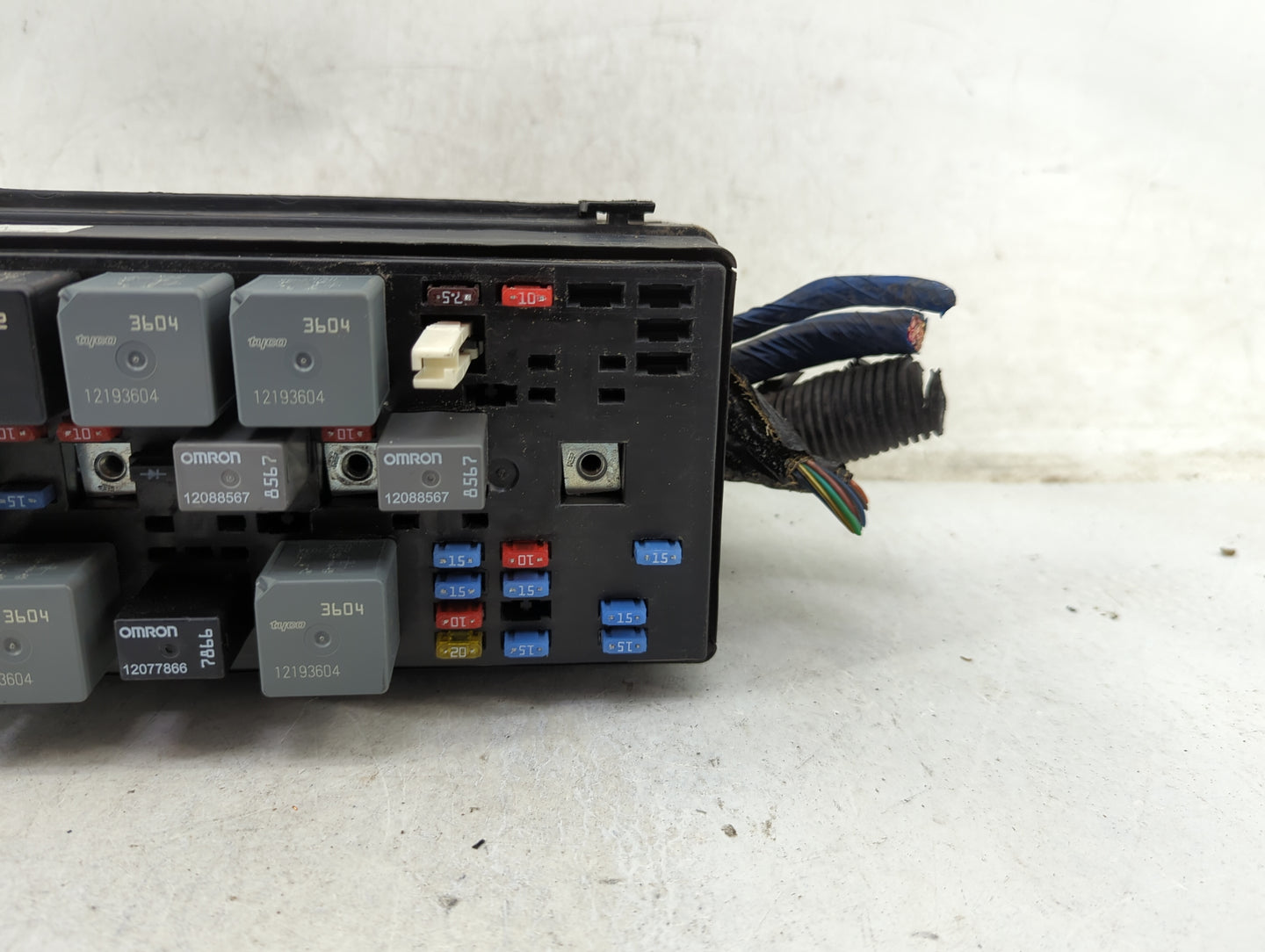 2000-2005 Buick Century Fusebox Fuse Box Panel Relay Module P/N:15404326 Fits Fits 2000 2001 2002 2003 2004 2005 OEM Used Au