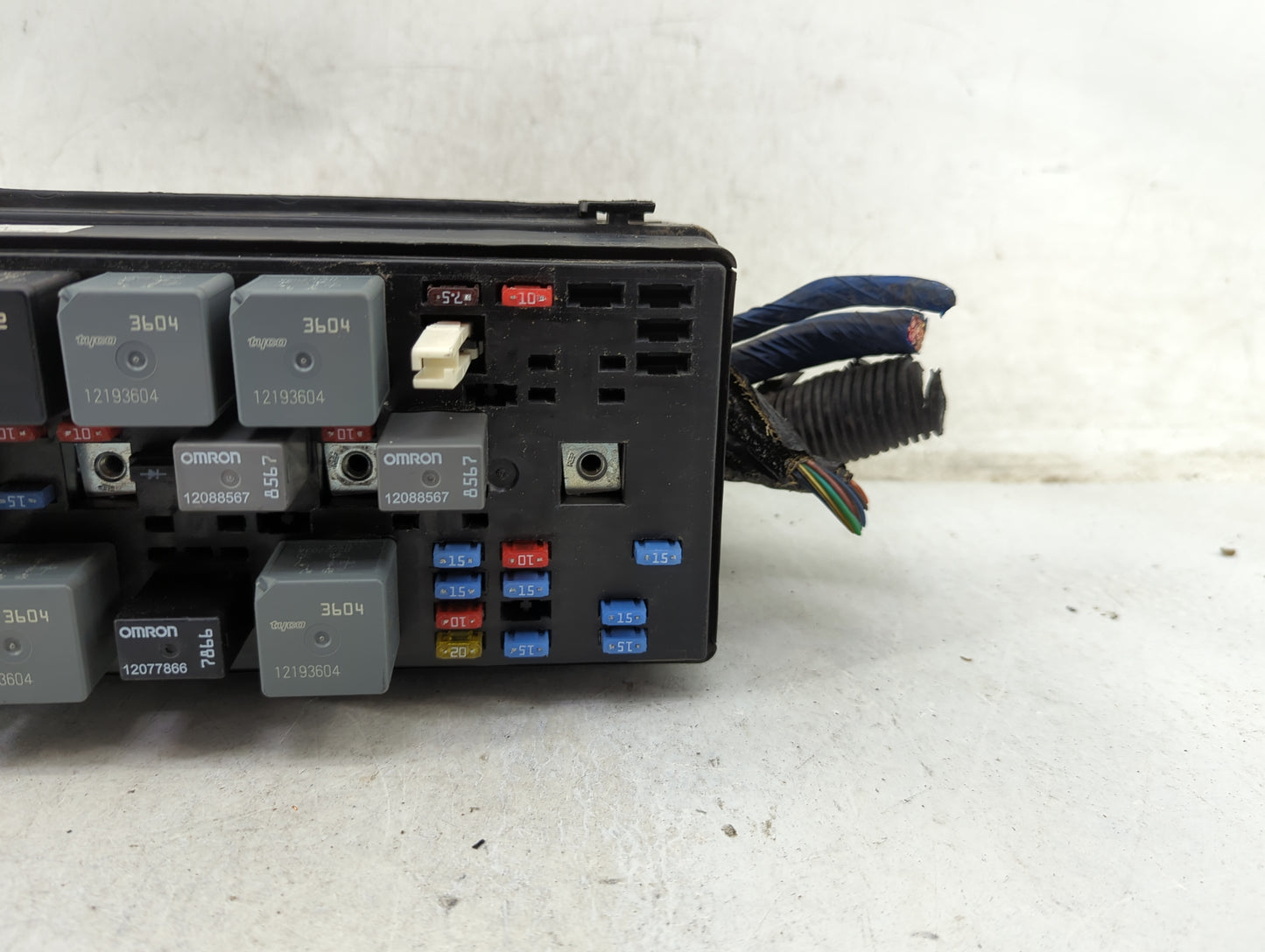 2000-2005 Buick Century Fusebox Fuse Box Panel Relay Module P/N:15404326 Fits Fits 2000 2001 2002 2003 2004 2005 OEM Used Au