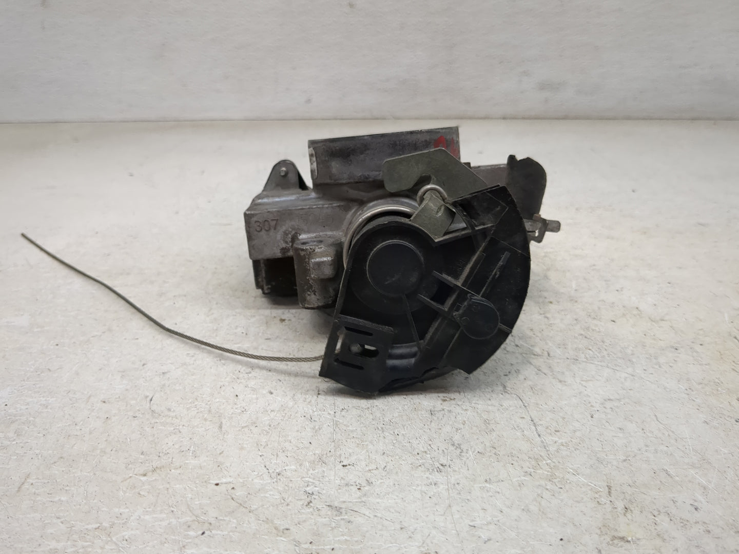 2001-2005 Buick Century Throttle Body Fits Fits 2001 2002 2003 2004 2005 OEM Used Auto Parts - Oemusedautoparts1.com
