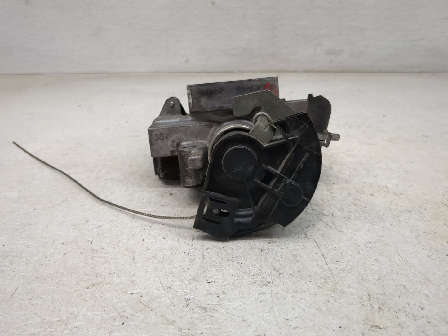2001-2005 Buick Century Throttle Body Fits Fits 2001 2002 2003 2004 2005 OEM Used Auto Parts - Oemusedautoparts1.com