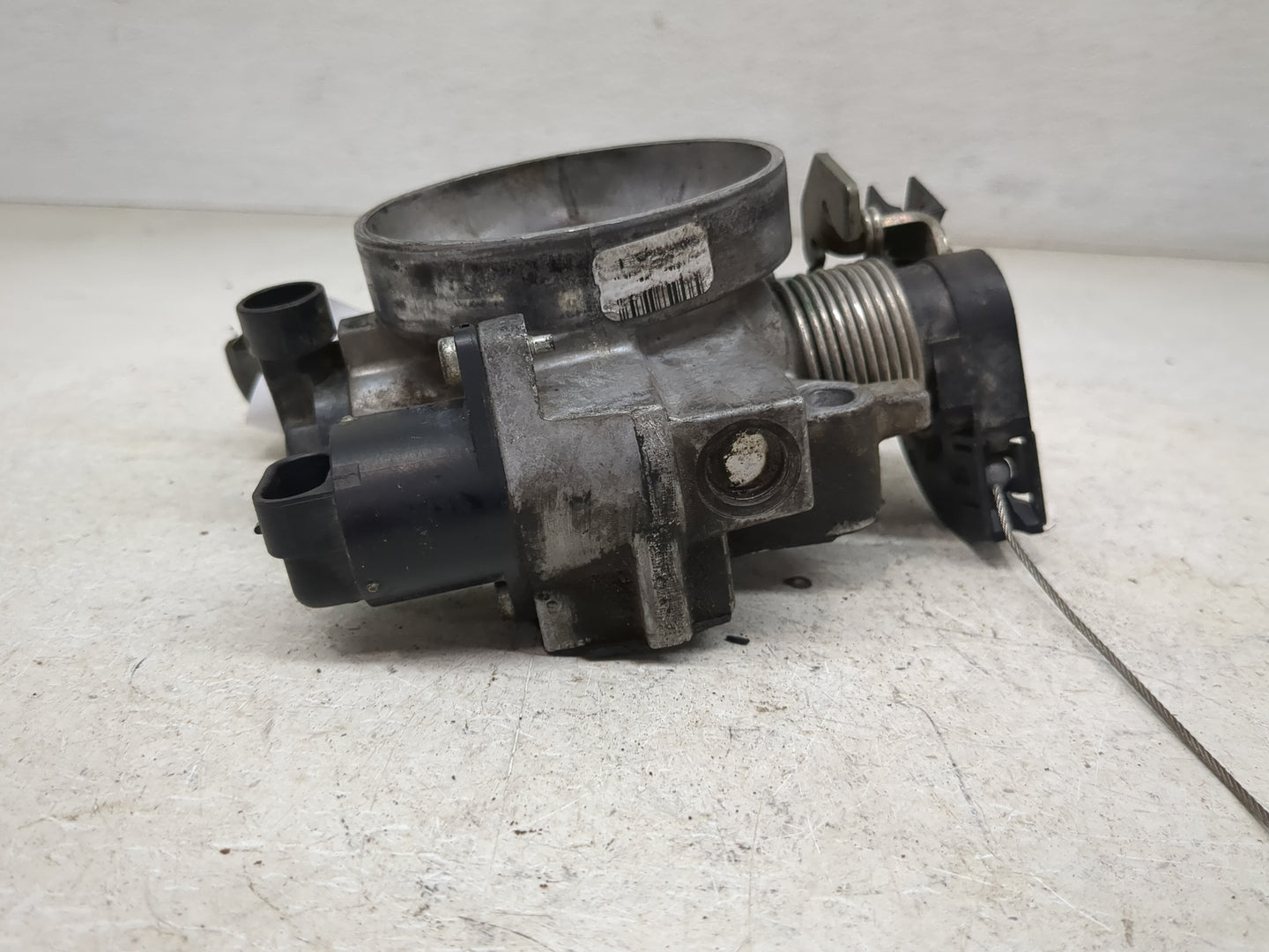 2001-2005 Buick Century Throttle Body Fits Fits 2001 2002 2003 2004 2005 OEM Used Auto Parts - Oemusedautoparts1.com