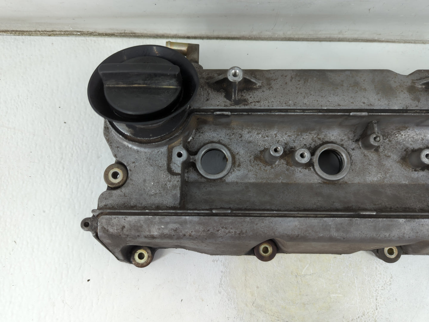 2002 Buick Lesabre Driver Left Cylinder Head Valve Cover Fits OEM Used Auto Parts - Oemusedautoparts1.com