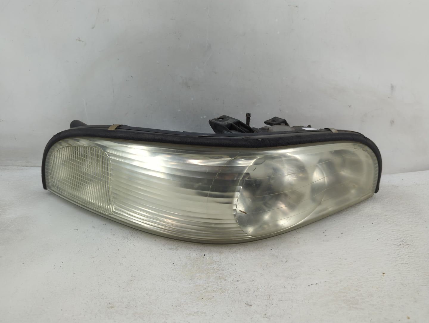 1997 Buick Park Avenue Passenger Right Oem Head Light Headlight Lamp - Oemusedautoparts1.com